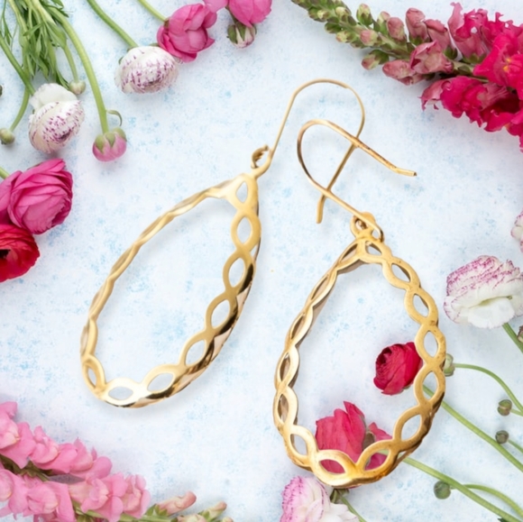 Faceted Clear Quartz Pear Gemstone Earrings - Picture 5 of 16